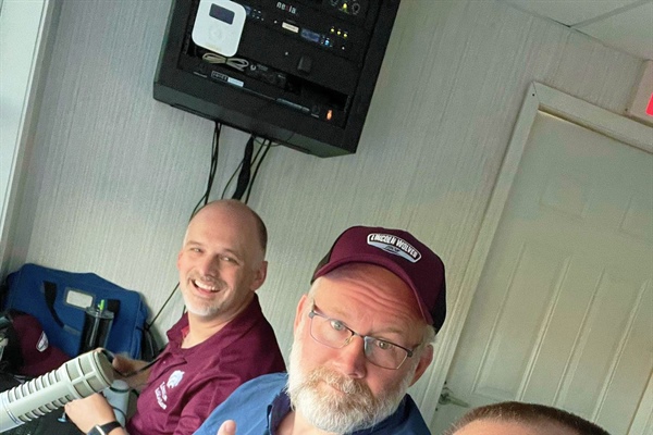 STUDENT MINISTRY: Connecting With Others