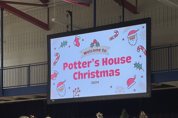 STUDENT MINISTRY: Taking Christmas to the Community